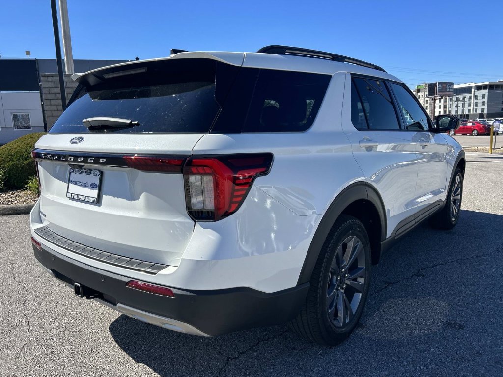 New 2027 Star White Metallic Tri-Coat Ford Active image 4