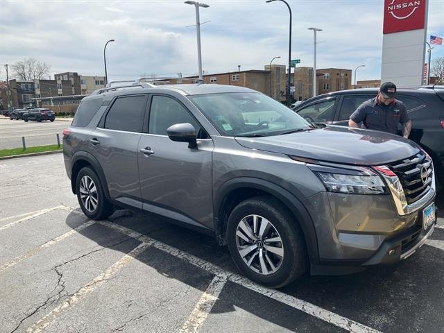 2022 Nissan Pathfinder SL