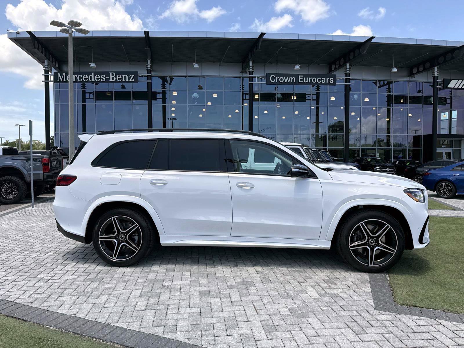 New 2026 Polar White Mercedes-Benz 450 4MATIC® SUV image 6