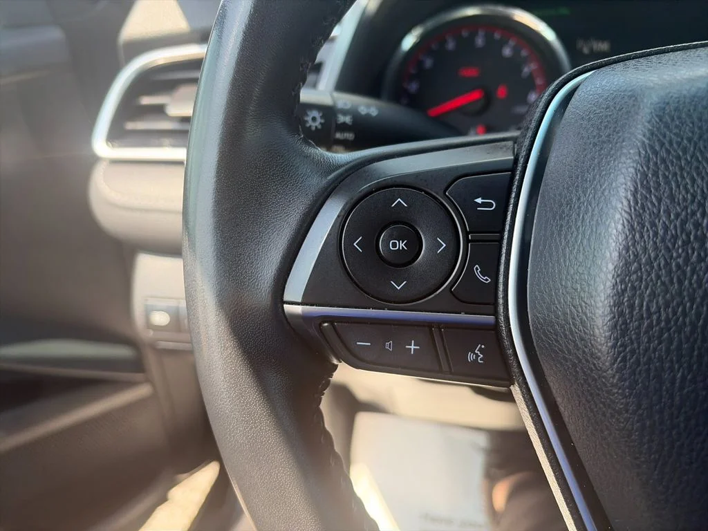 Used 2018 Black Toyota XSE V6 image 27