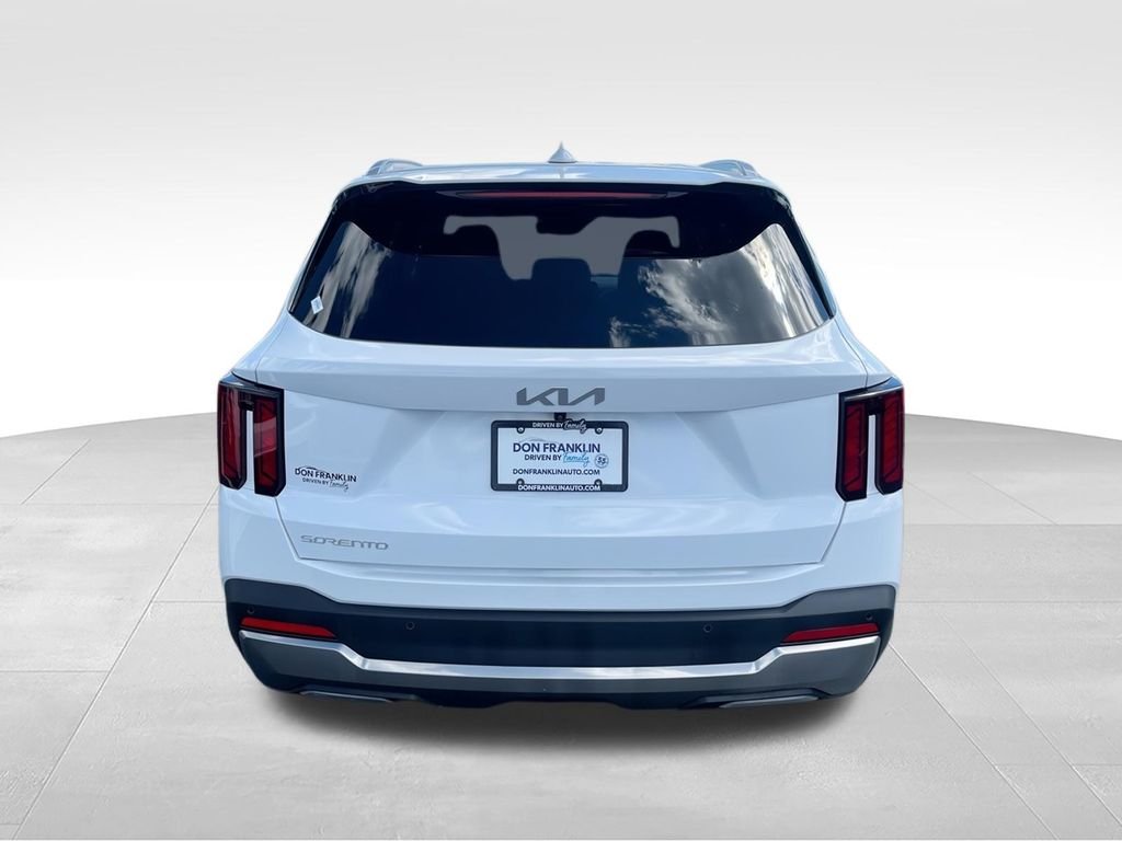 Used 2025 White Kia S image 7