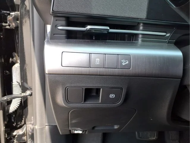 Used 2025 Black Hyundai SEL image 21