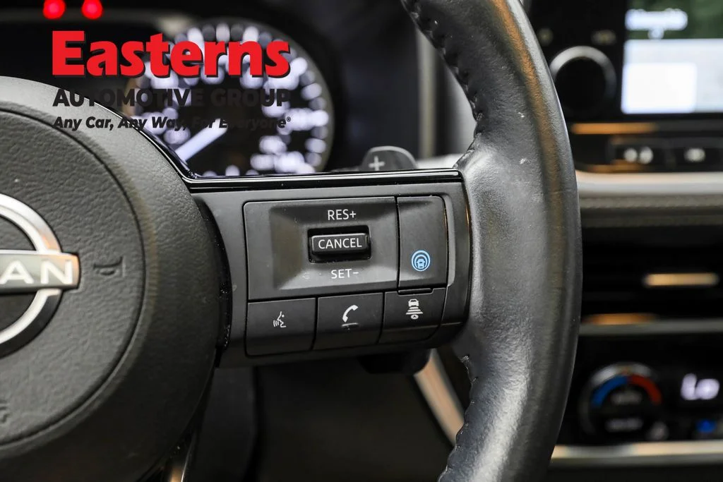 Used 2023 White Nissan SL image 16