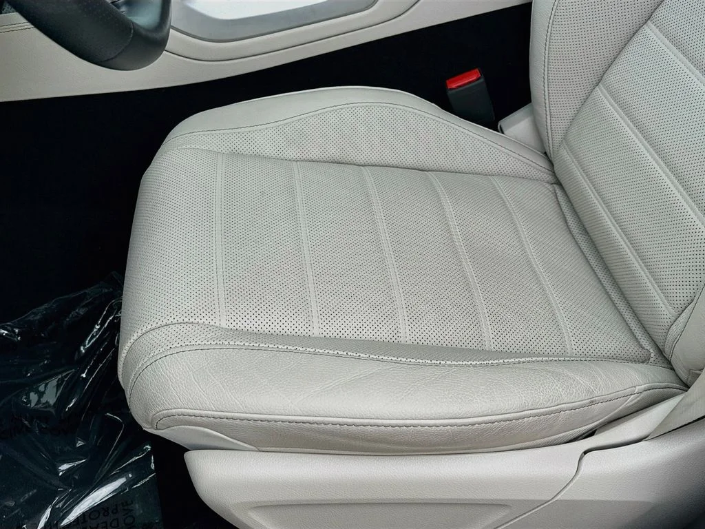 Certified Used 2026 Polar White Mercedes-Benz GLS 580 image 20