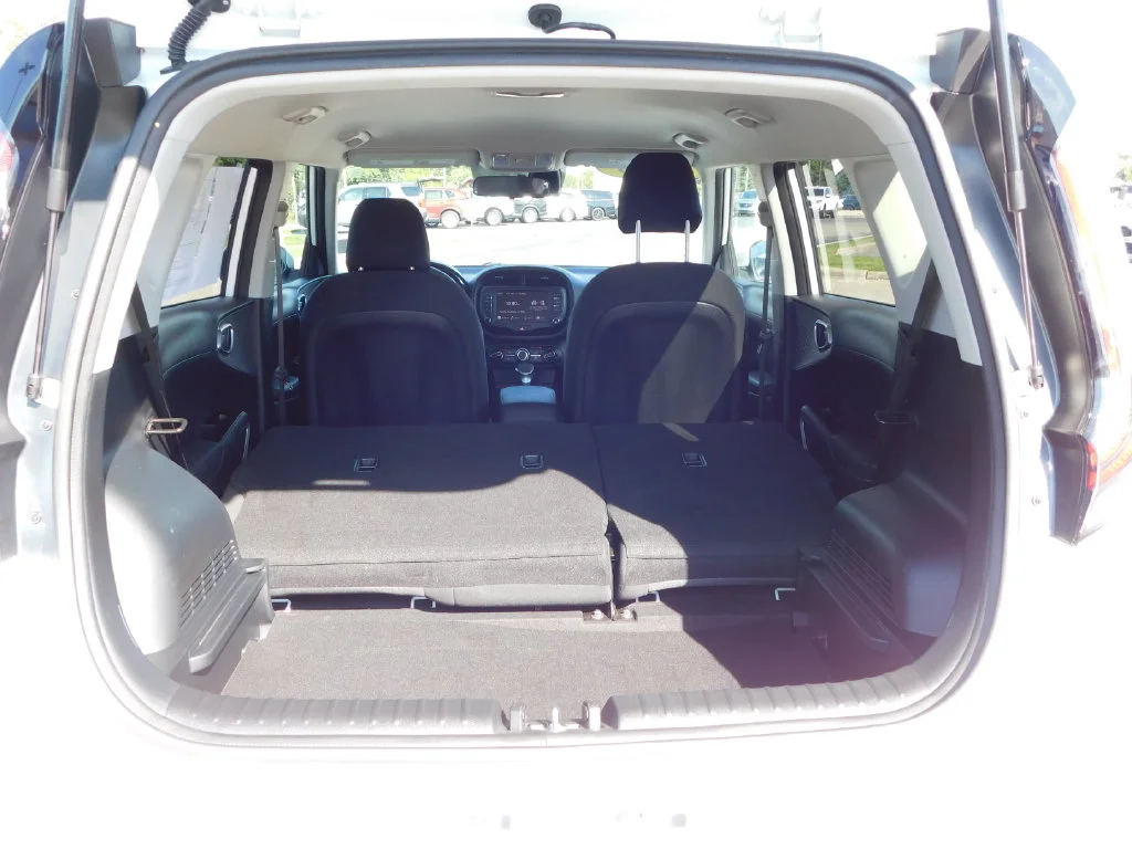 Used 2025 White Kia LX image 22