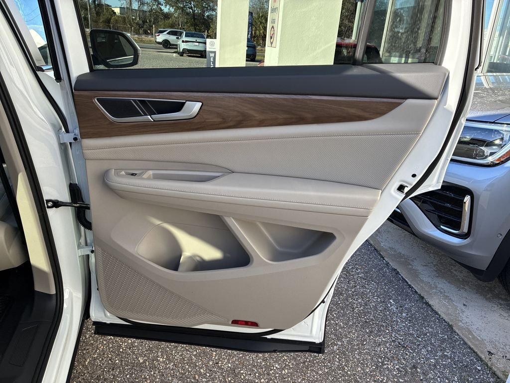 New 2026 White/off-white Volkswagen SE image 30