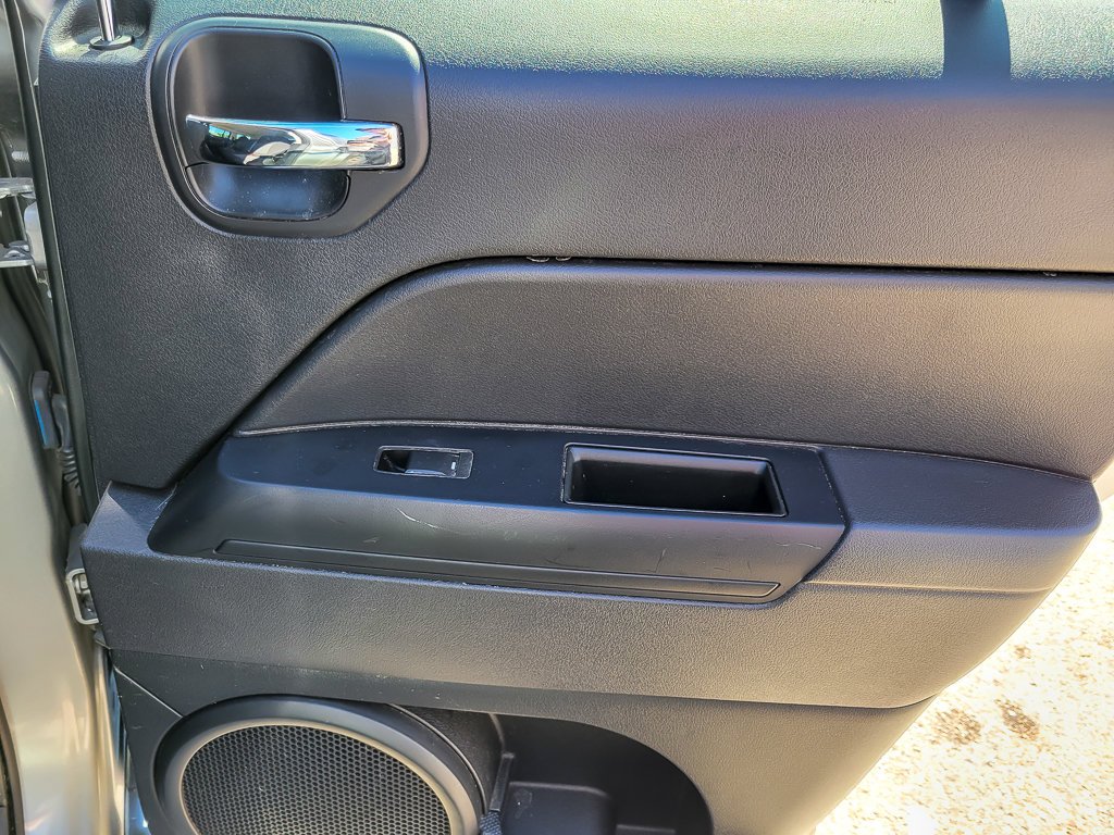Used 2015 Billet Silver Metallic Clearcoat Jeep Sport image 18