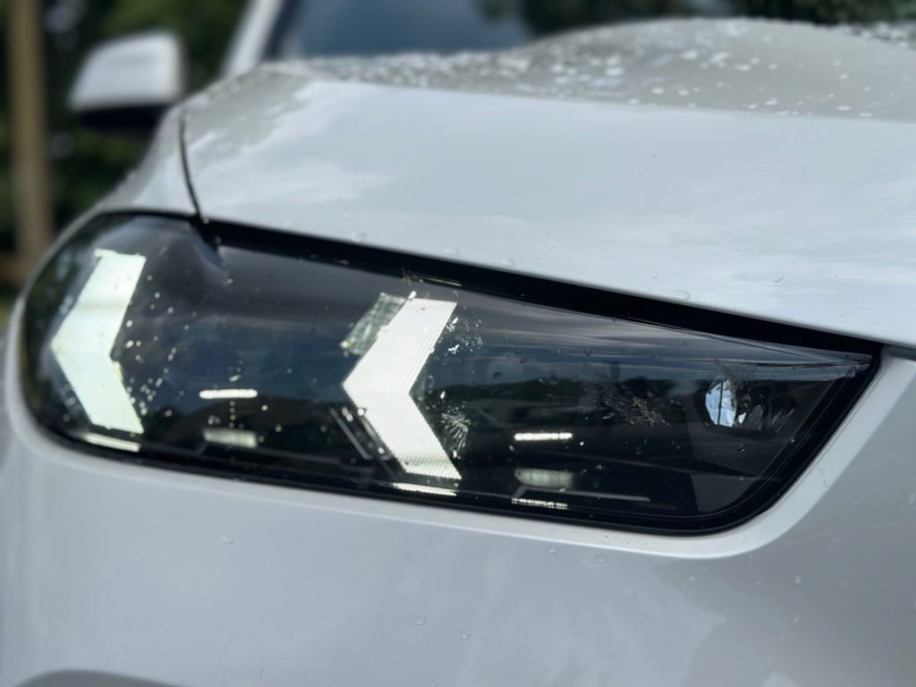 New 2026 Mineral White Metallic BMW xDrive40i image 9