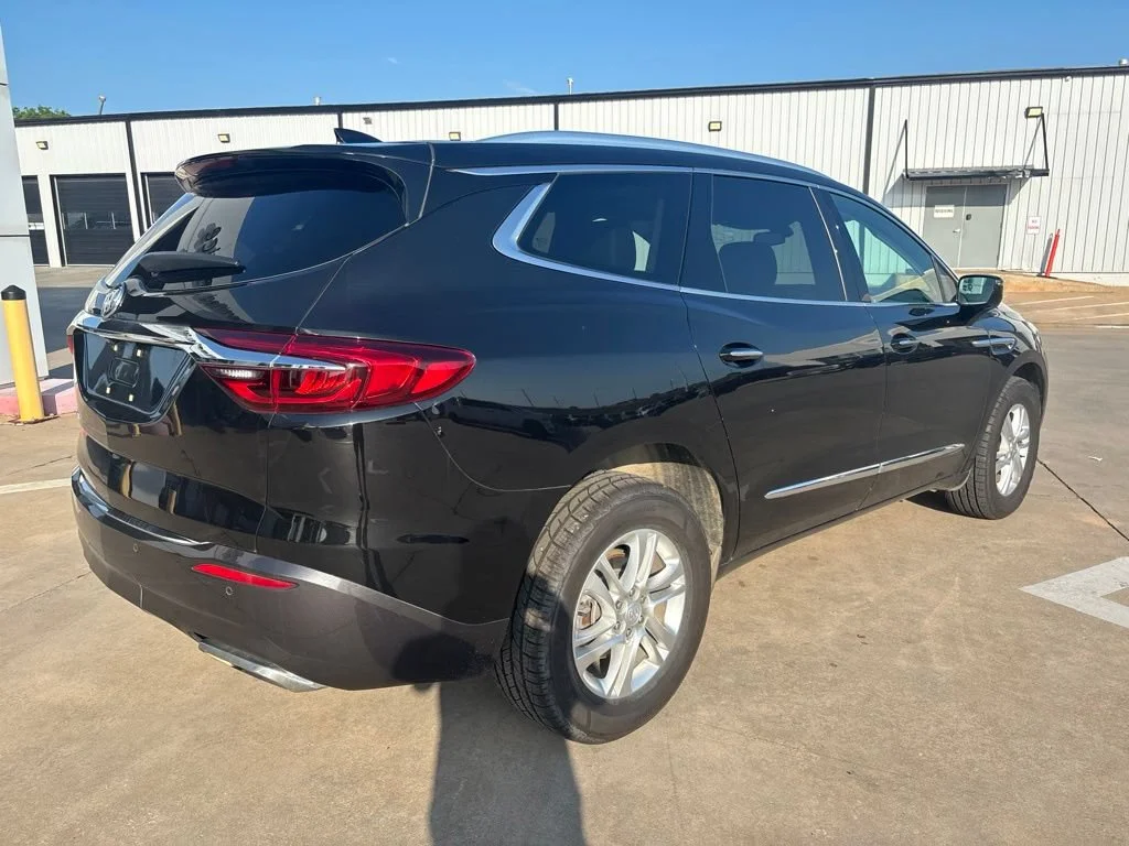 Used 2020 Includes Spectra Gray lower exterior accent color.) Buick Essence image 5