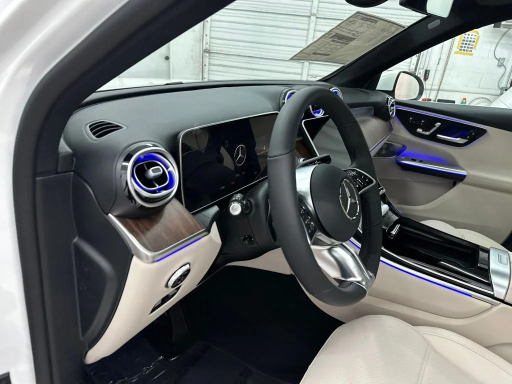 New 2027 White Mercedes-Benz GLC 300 image 13