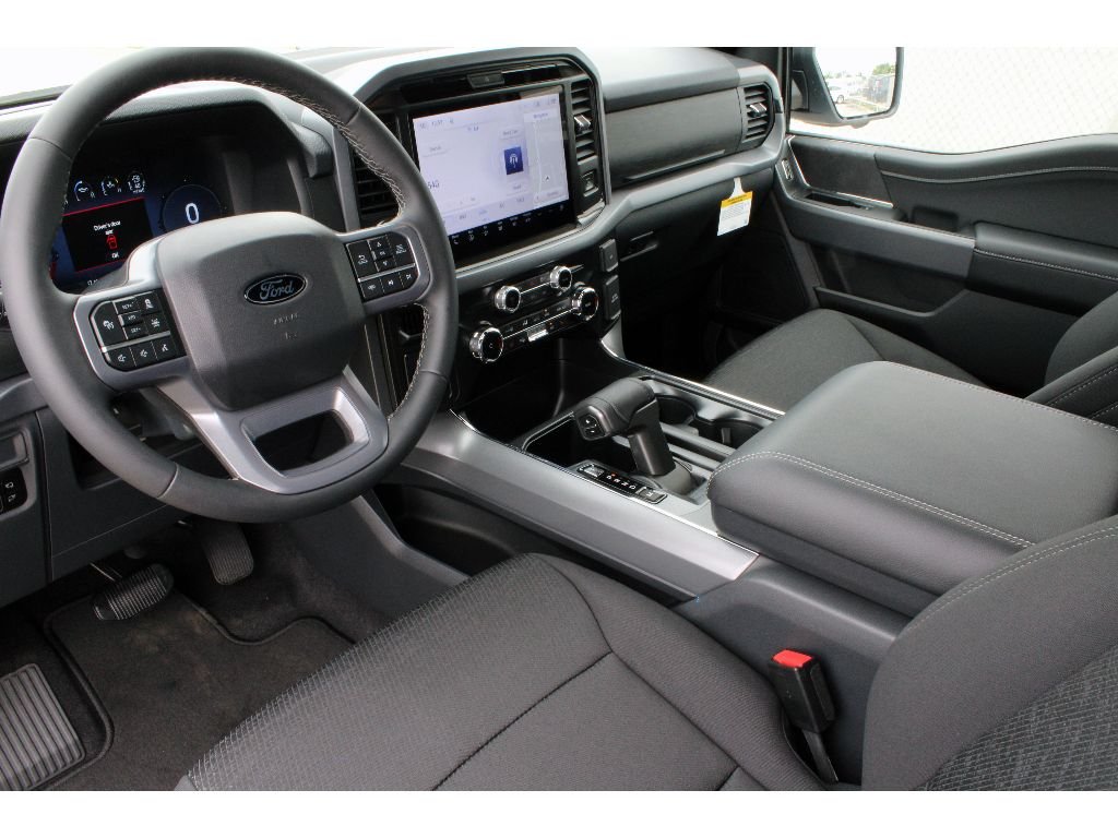 New 2026 Oxford White Ford XLT image 5