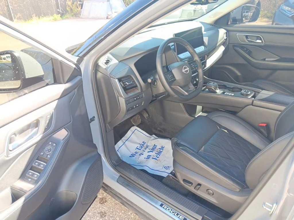 Used 2025 Boulder Gray Pearl Nissan Platinum image 17