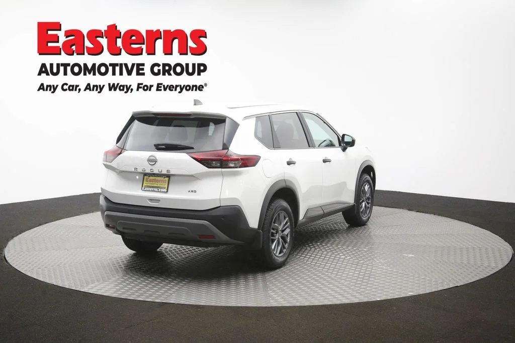 Used 2023 White Nissan S image 40