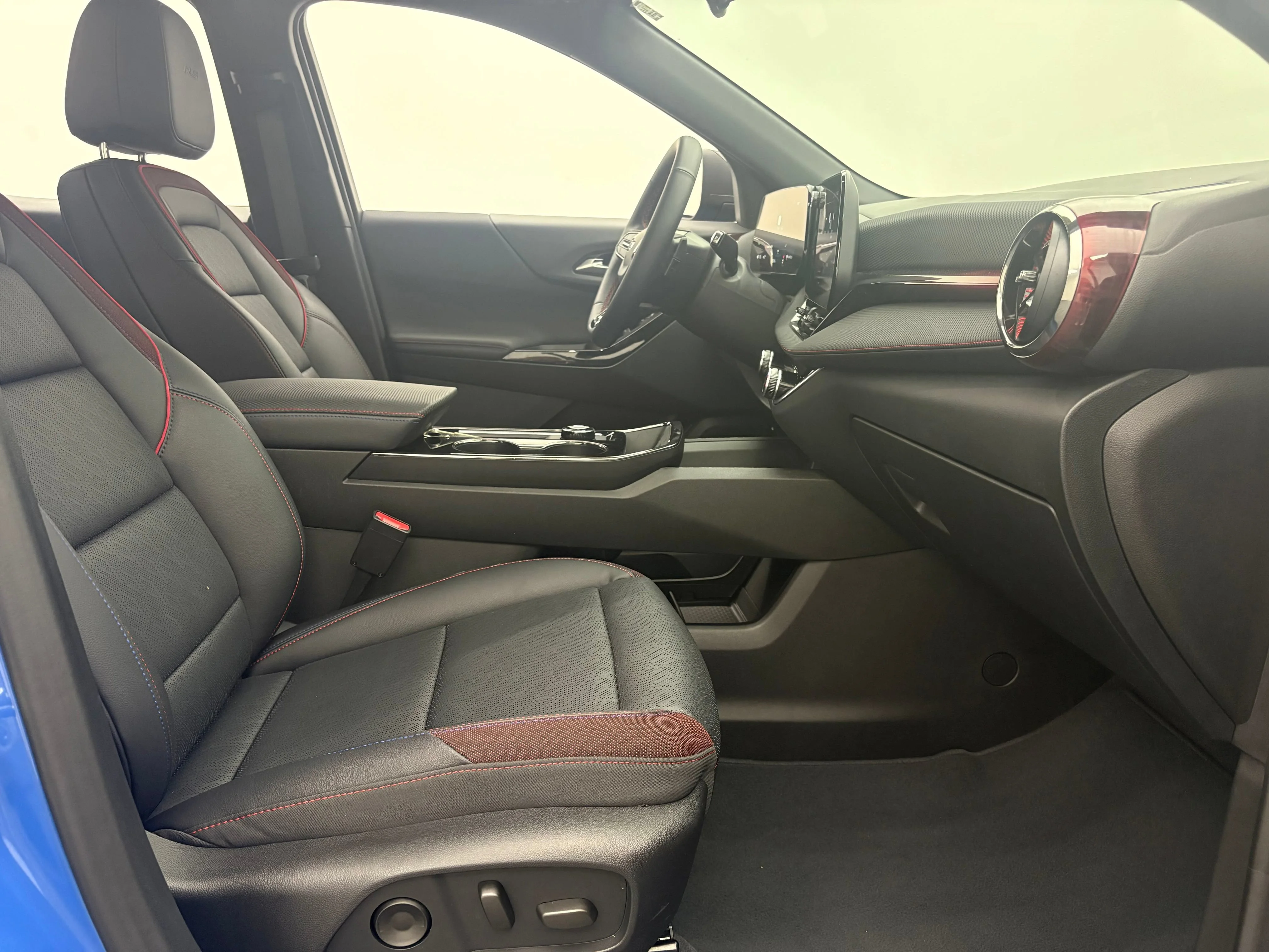 Used 2025 Reef Blue Metallic Chevrolet RS image 29