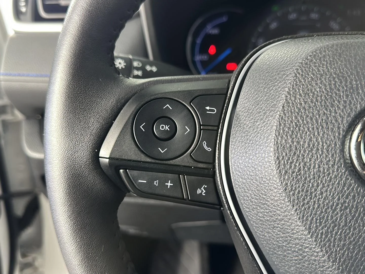 Used 2024 Wind Chill Pearl Toyota Hybrid SE image 12