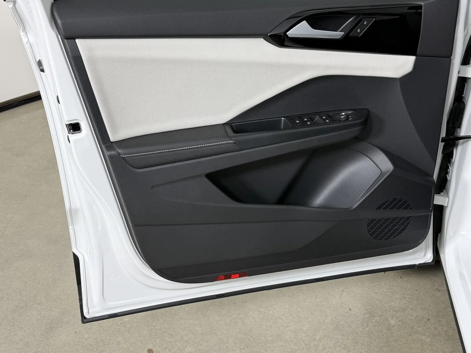 New 2027 Pure White Volkswagen S image 10