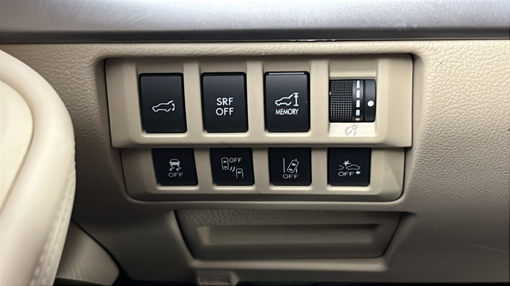 Used 2016 Crystal White Pearl Subaru 3.6R image 32