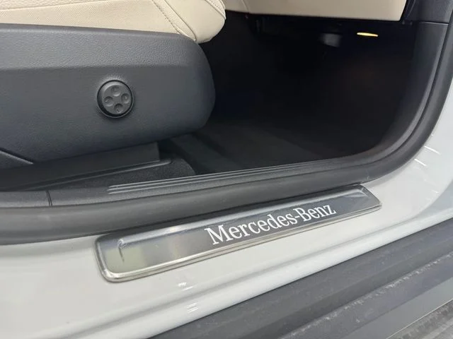 New 2027 White Mercedes-Benz GLC 300 image 43