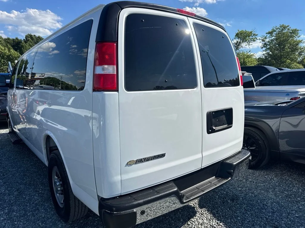 Used 2025 White Chevrolet LT image 5