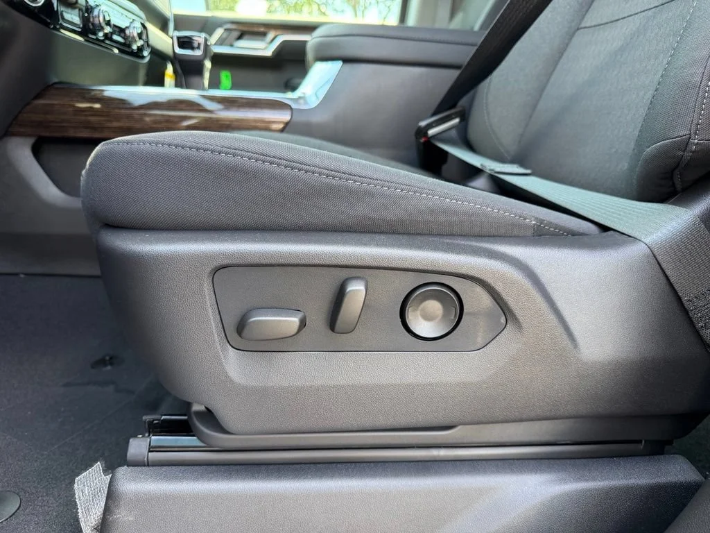 New 2026 Sterling Metallic GMC Elevation image 18