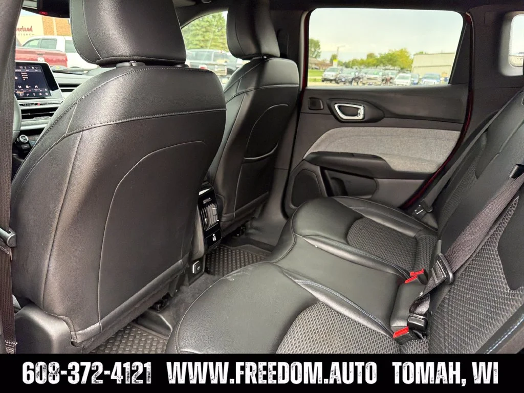 Used 2025 Red Jeep Latitude image 25