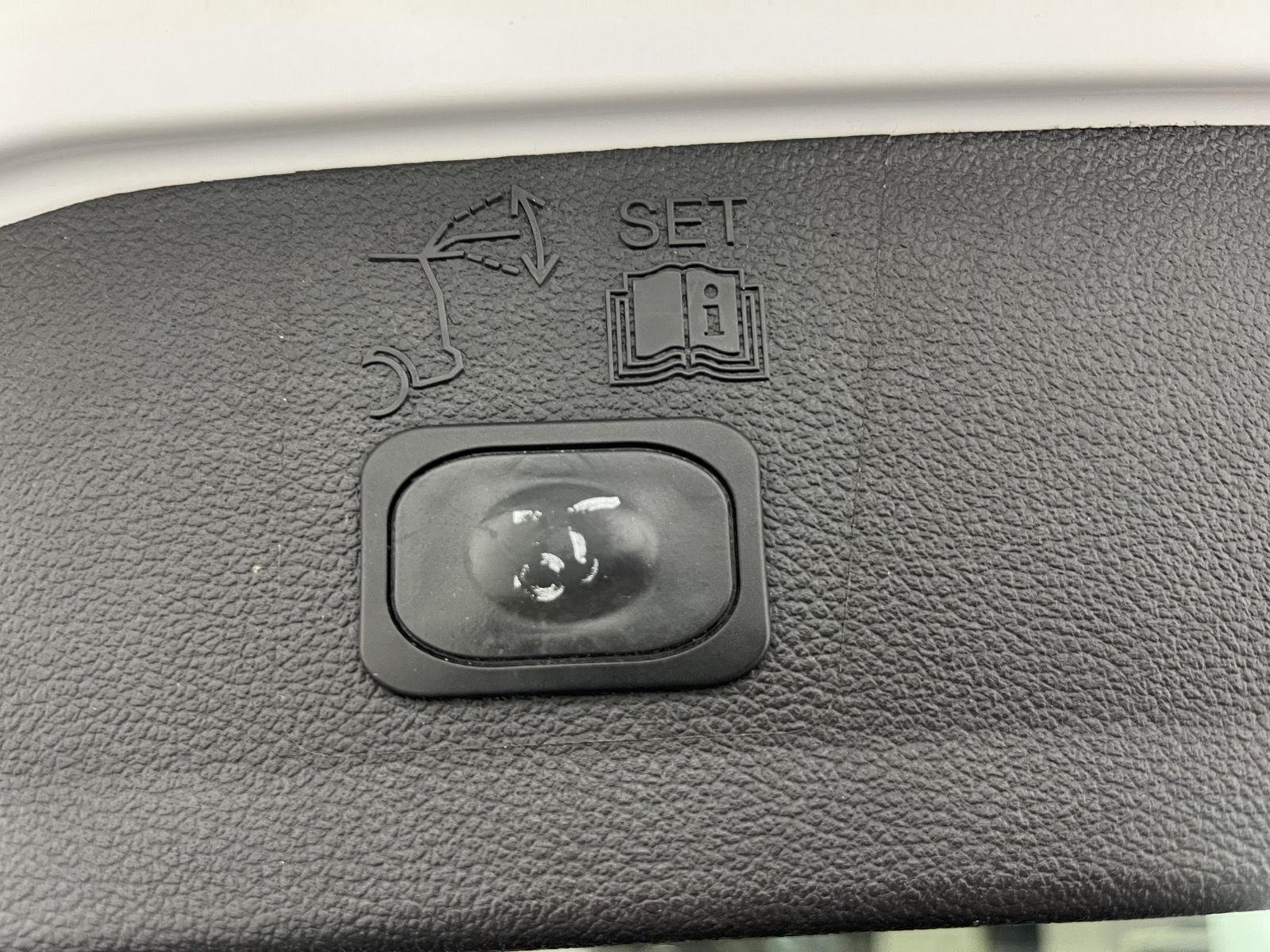 Used 2019 Oxford White Ford SEL image 22