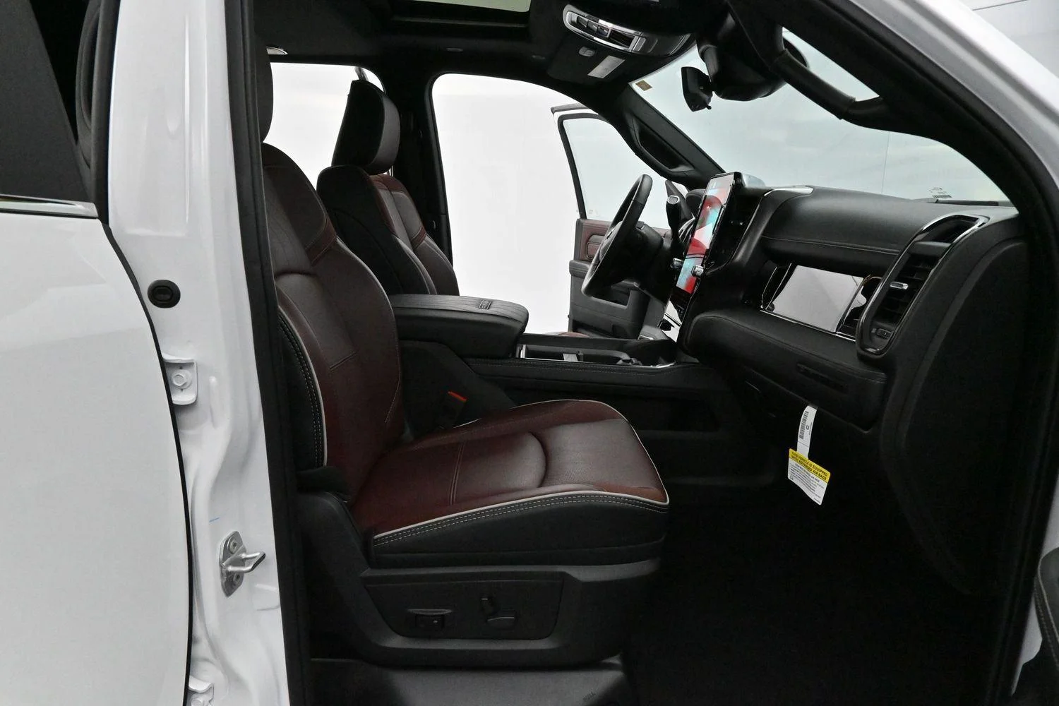 Used 2025 White Ram Limited image 33