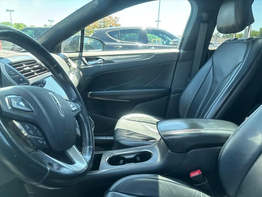 Used 2017 Black Lincoln Reserve image 17