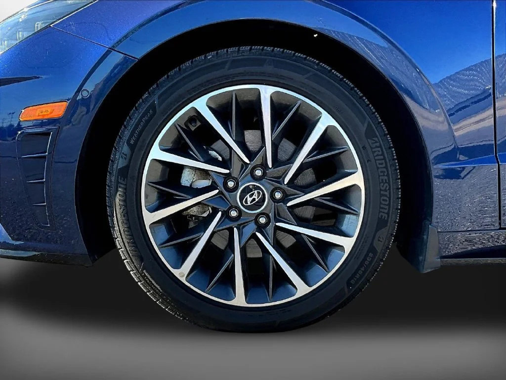 Used 2022 Blue Hyundai Limited image 34