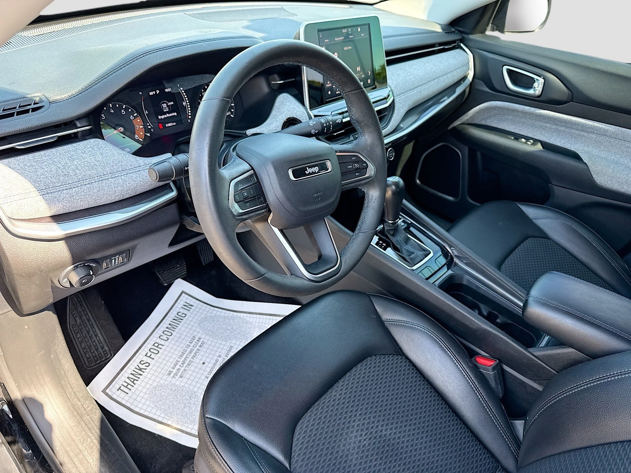 Used 2022 Diamond Black Crystal Pearlcoat Jeep Latitude image 25