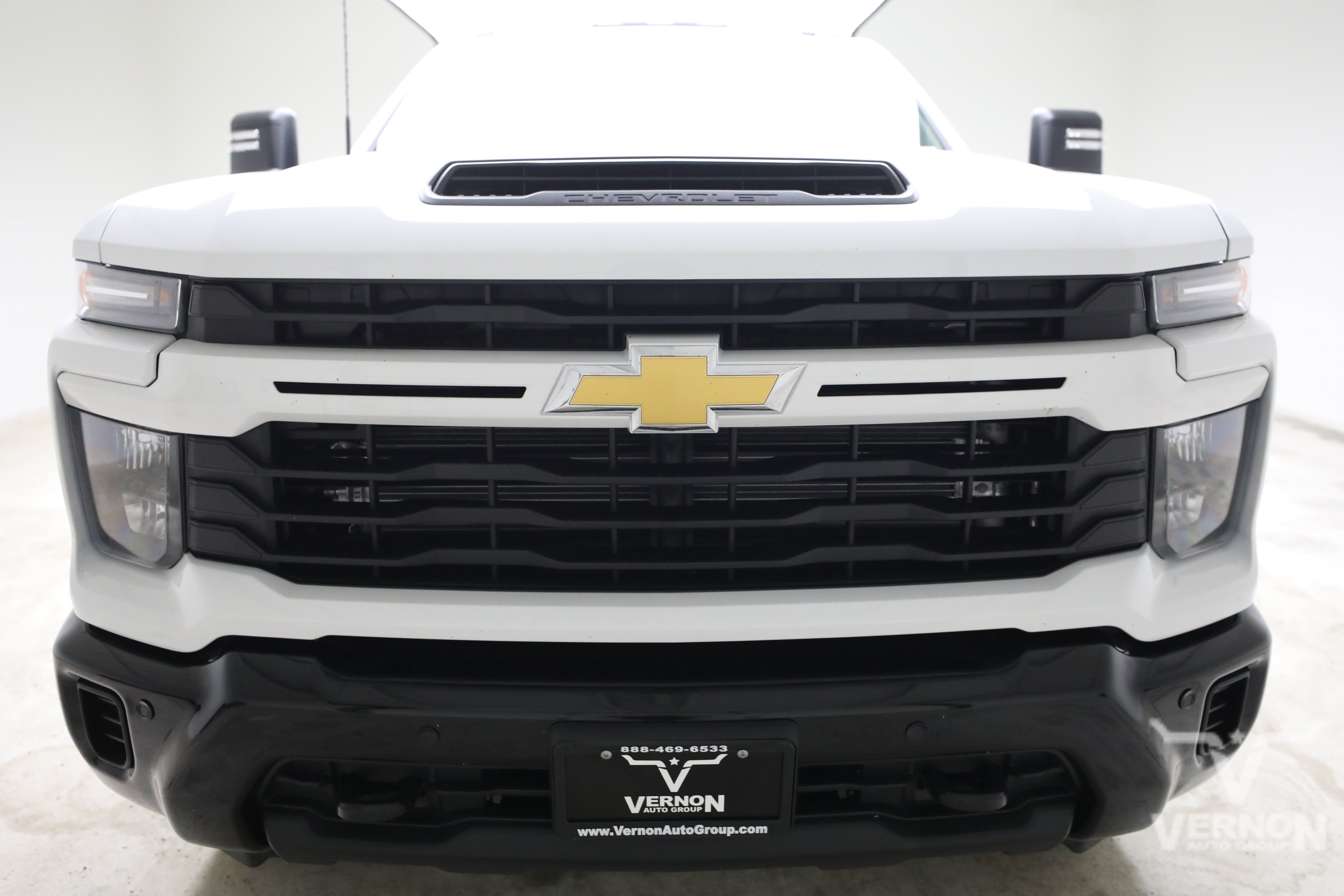 New 2026 Summit White Chevrolet N image 8