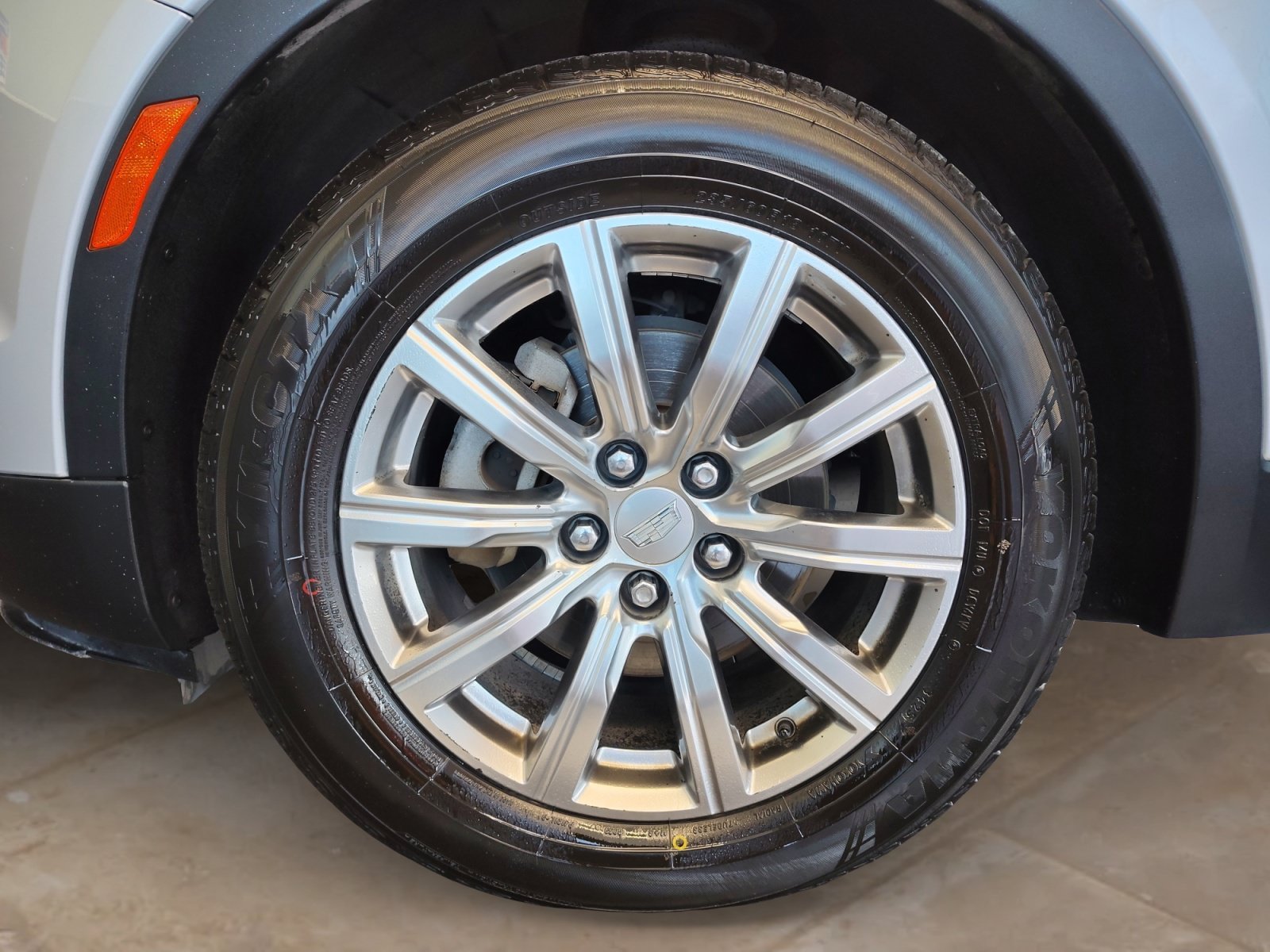 Used 2019 Radiant Silver Metallic Cadillac FWD Premium Luxury image 29