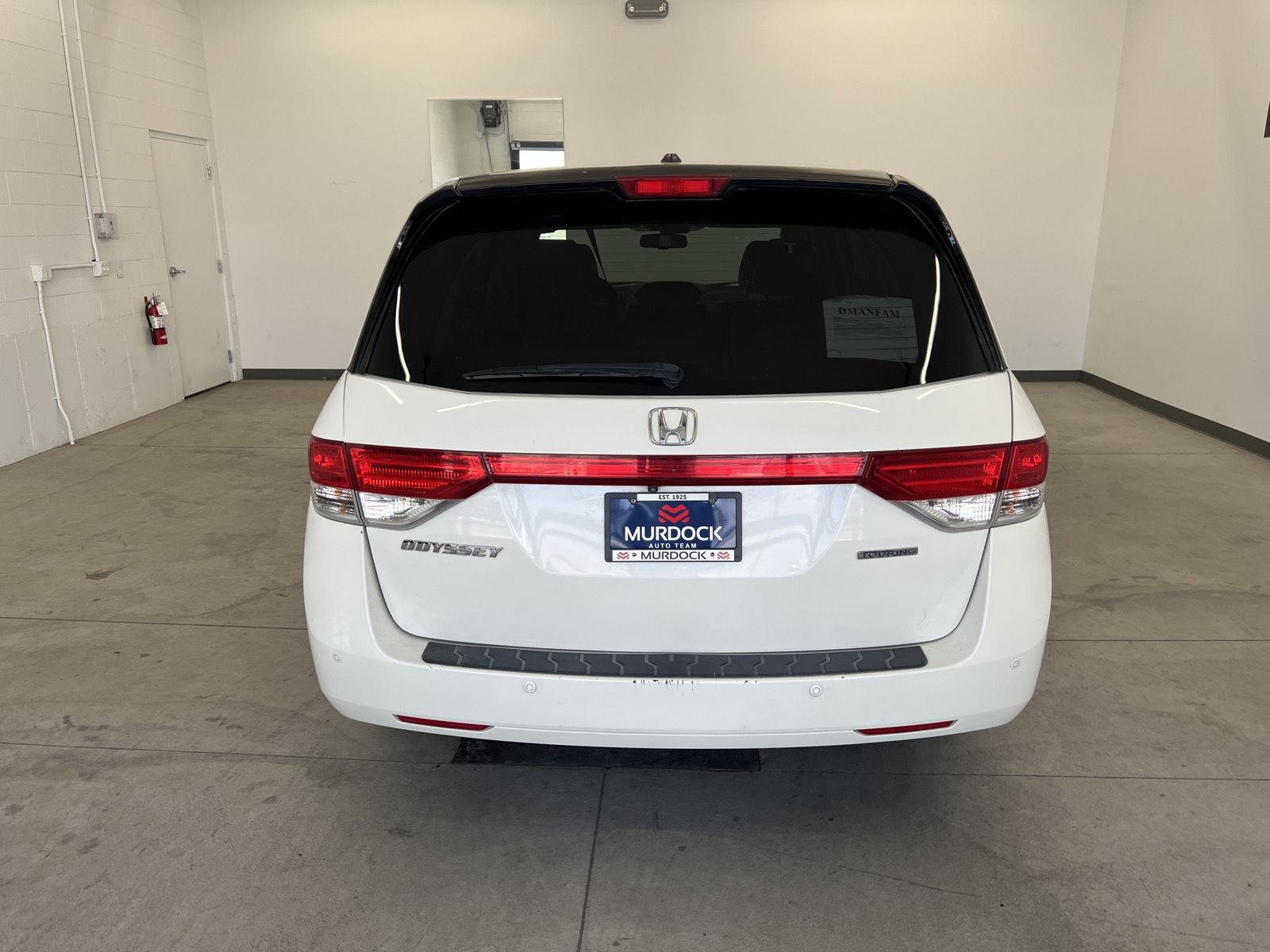 Used 2017 White Diamond Pearl Honda Touring image 3
