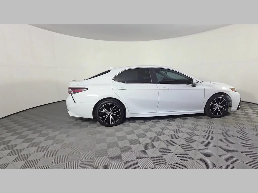 Used 2024 Ice Toyota SE image 37