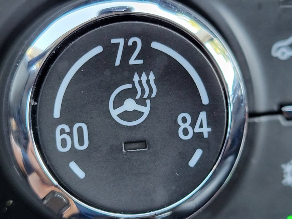 Used 2018 Summit White Buick Essence image 6