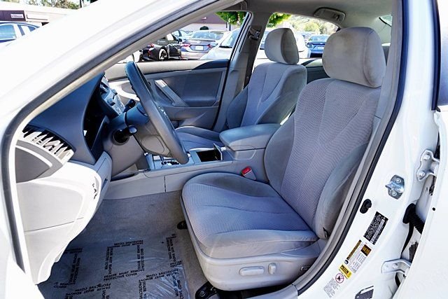 Used 2011 White Toyota LE image 13