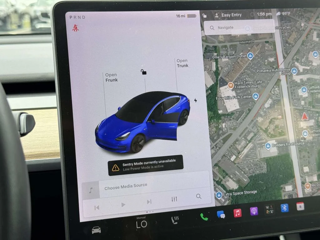 Used 2019  Tesla Standard Range Plus image 23