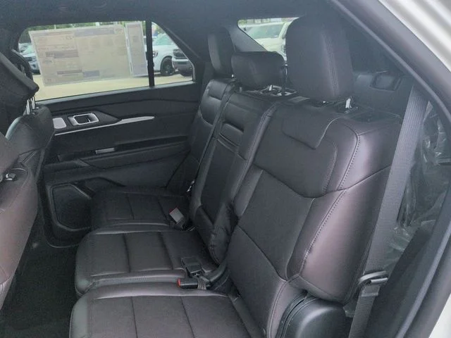 New 2026 Star White Metallic Tri-Coat Ford Platinum™ image 14