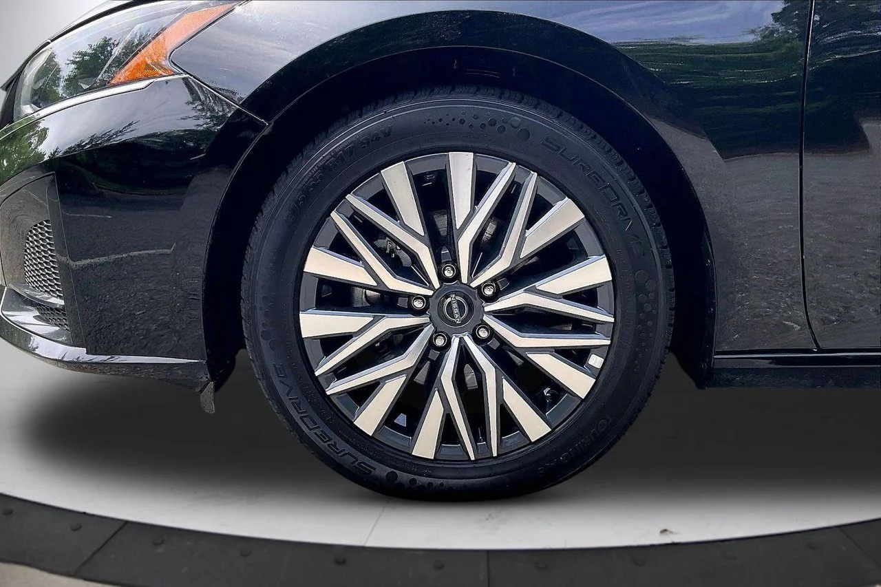 Used 2025 Black Nissan 2.5 SV image 31