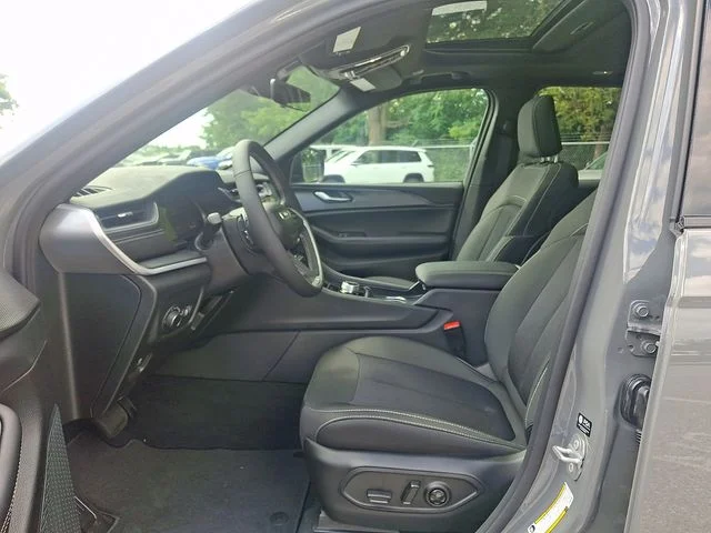 New 2027 Gray Jeep Laredo X image 11
