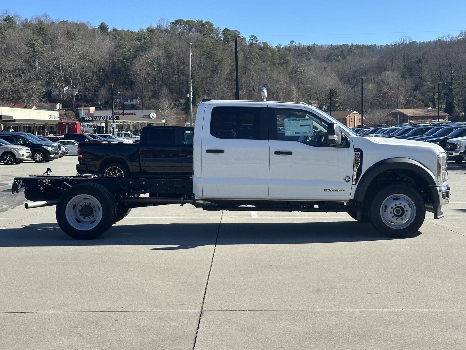2025 Ford F-550 Super Duty Chassis Cab XL - Photo 8
