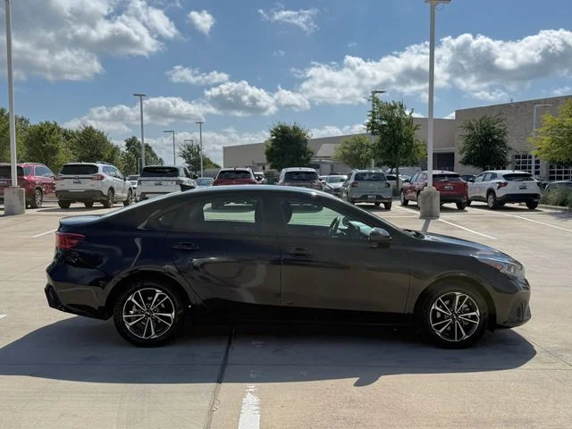 Used 2023 Black Kia LXS image 6