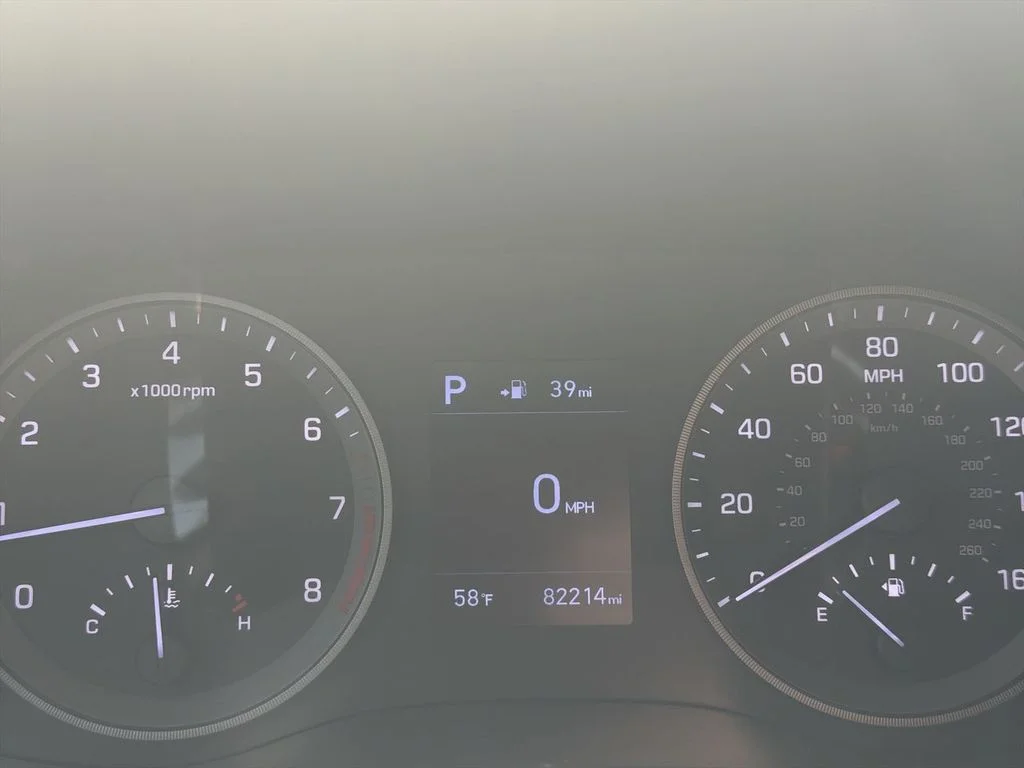 Used 2020 Silver Hyundai SE image 12