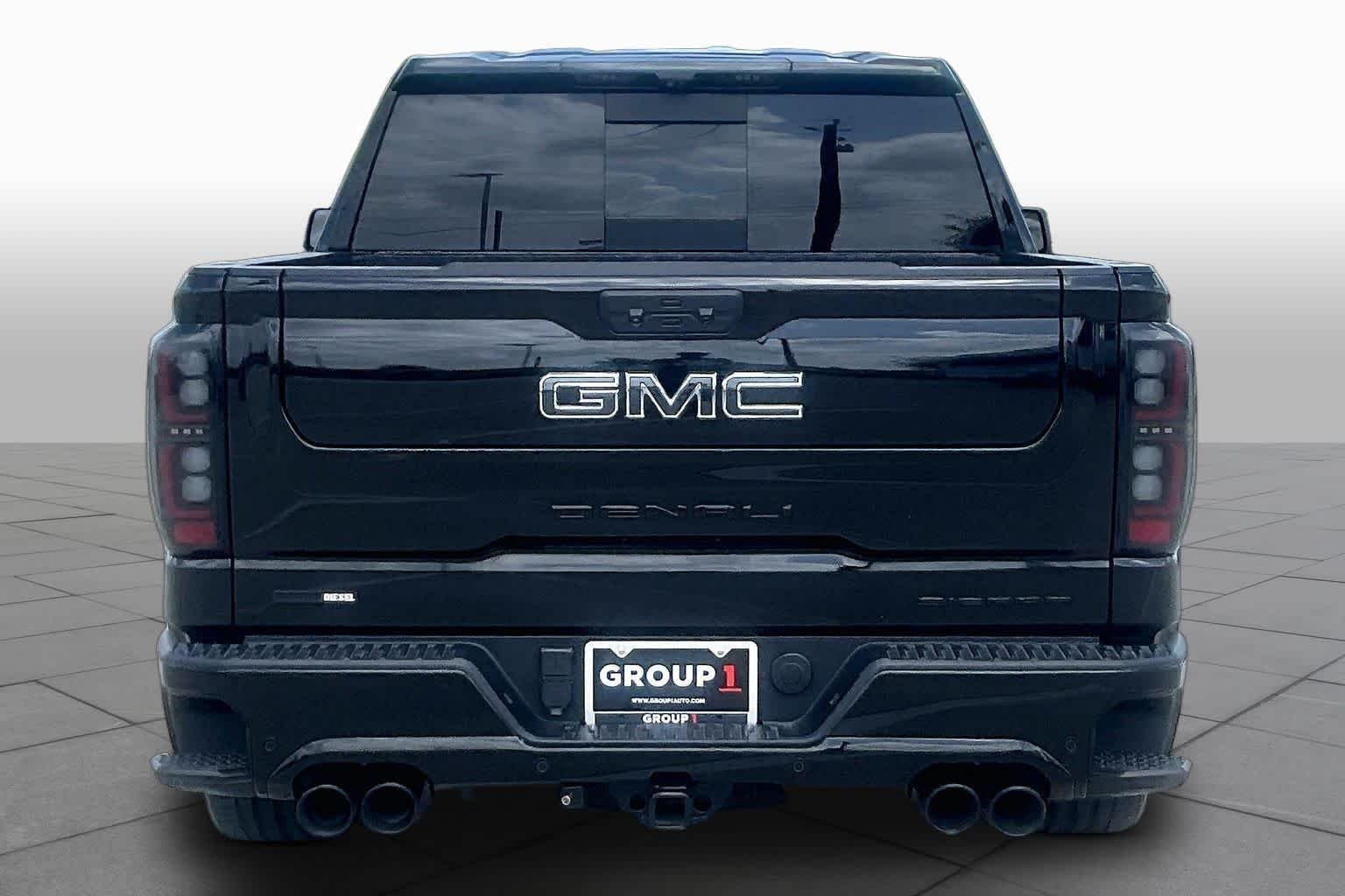Used 2025 Onyx Black GMC Denali Ultimate image 8