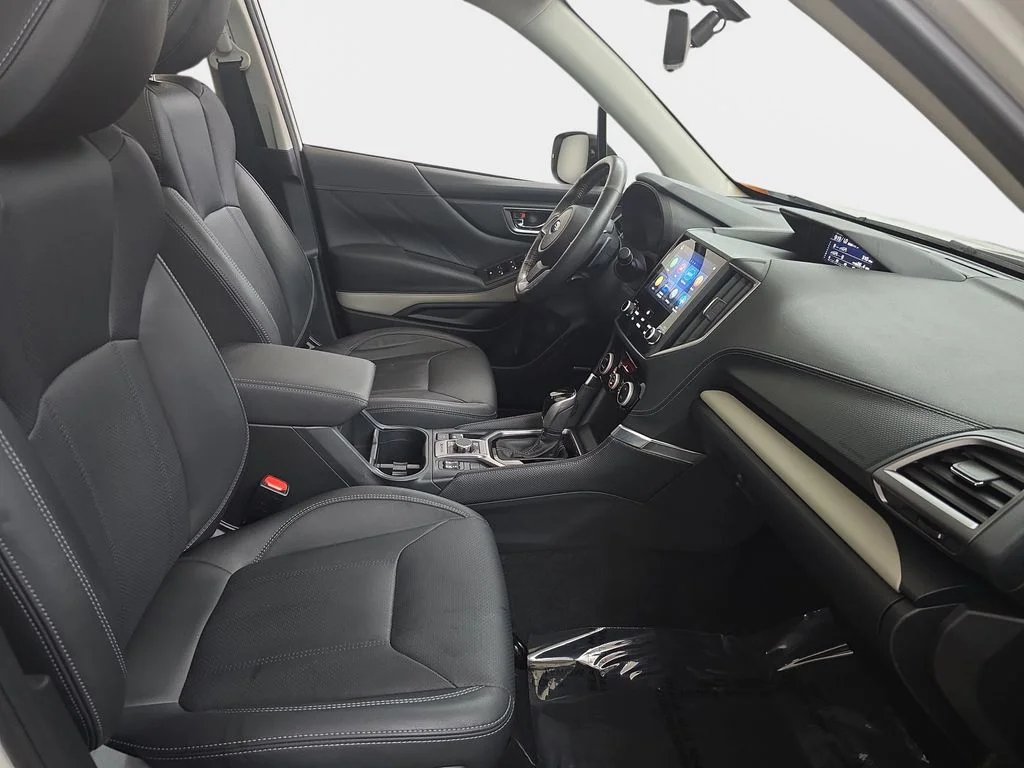 Used 2024 Crystal White Pearl Subaru Limited image 10