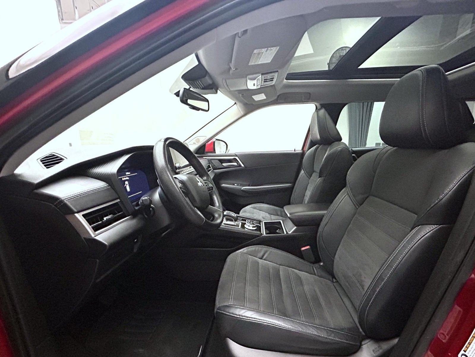 Used 2023 Red Mitsubishi SE image 10