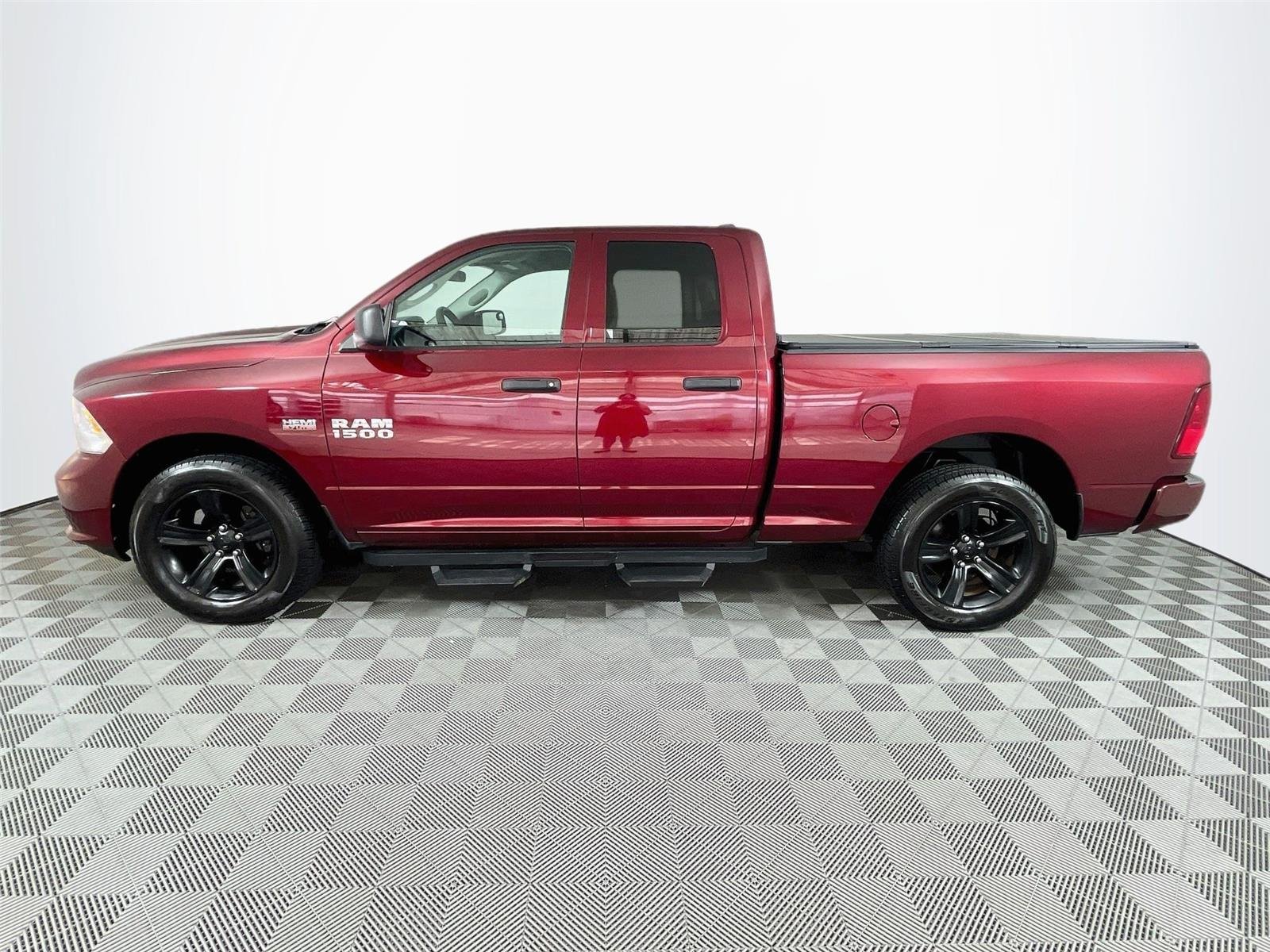 Used 2017 Delmonico Red Pearlcoat Ram Express image 4