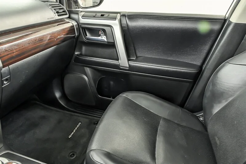 Used 2018 Blizzard Pearl Toyota Limited image 32