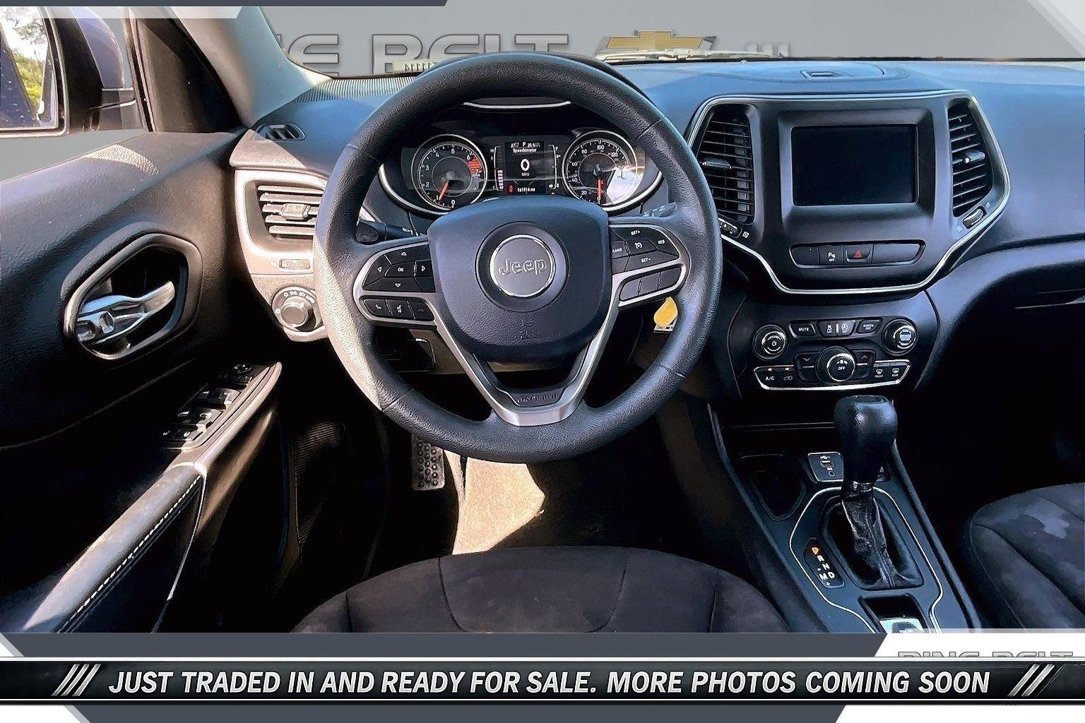 Used 2020 Silver Jeep Latitude FWD image 5