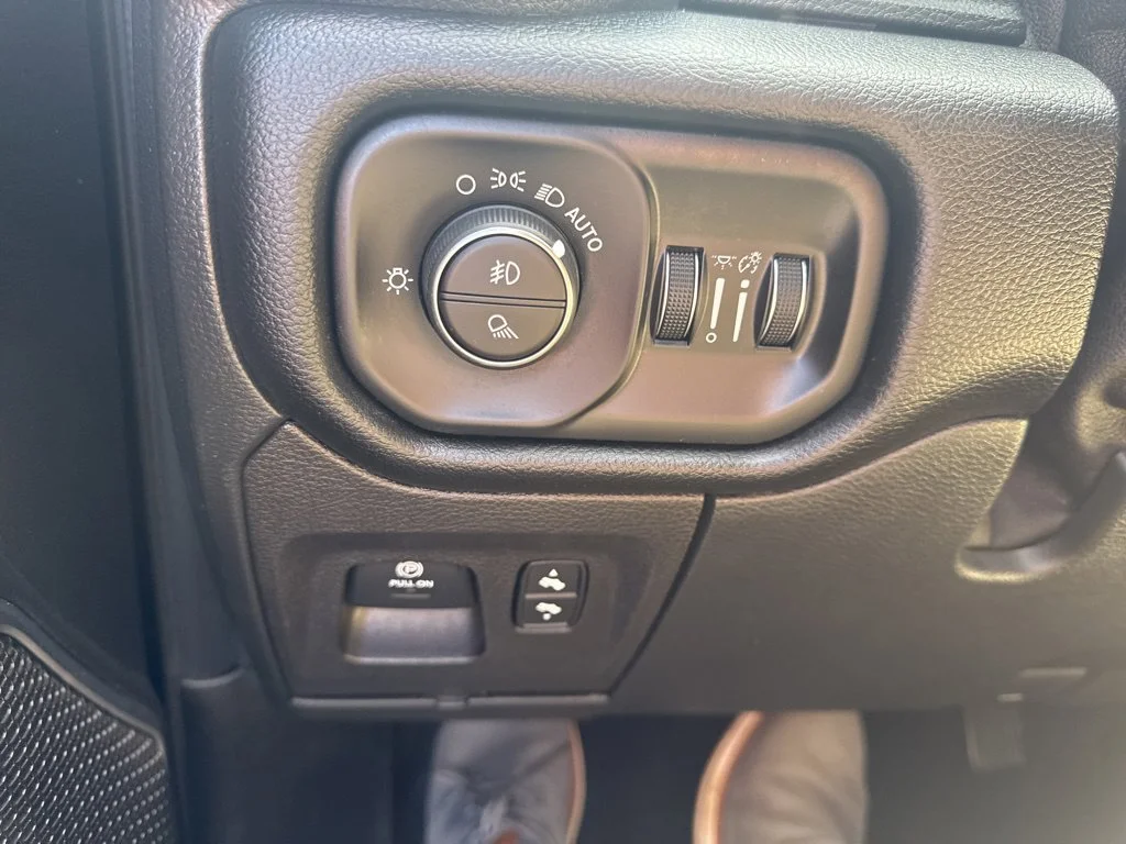 Used 2022 Black Ram Laramie image 27